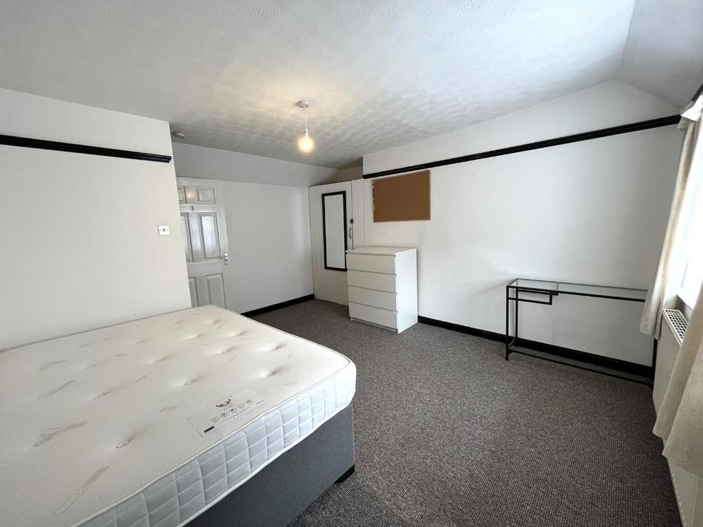 Bedroom 3 (2).JPG