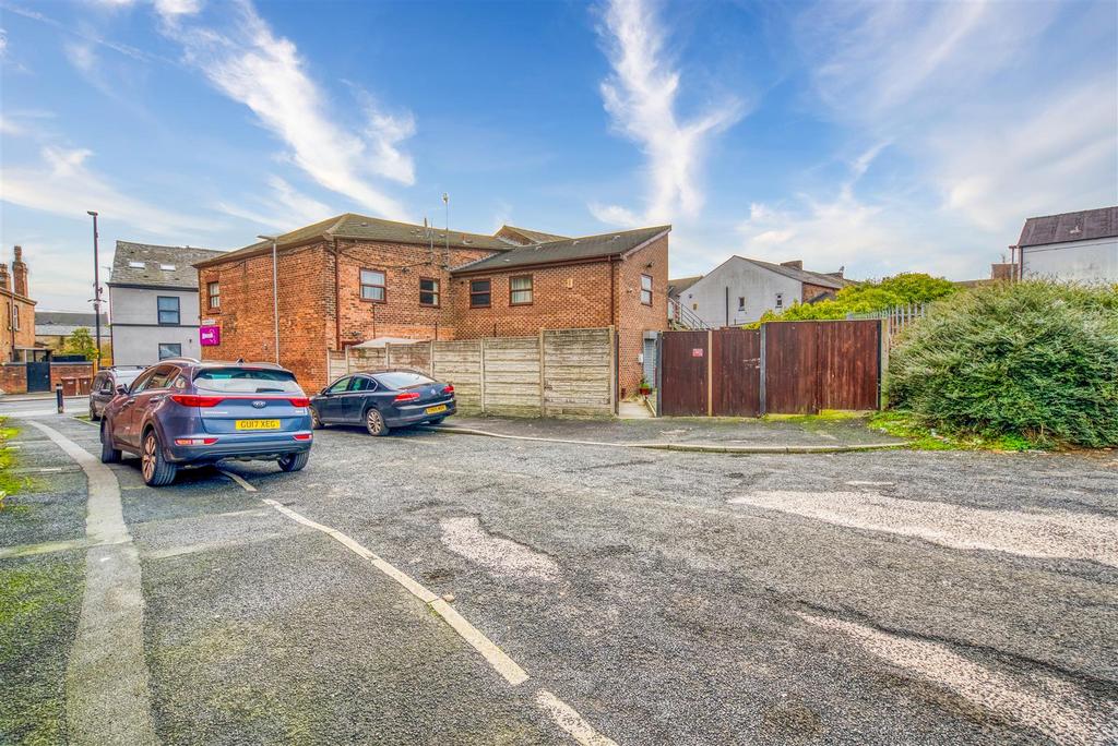 691 693 ormskirk rd externals-10.jpg