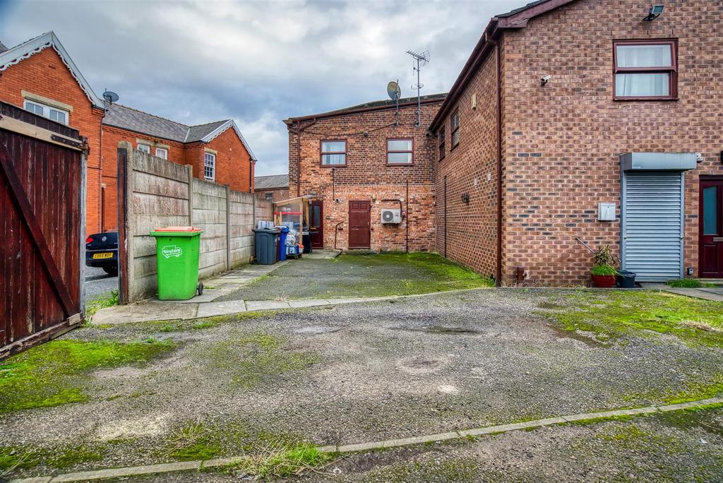 691 693 ormskirk rd externals-8.jpg