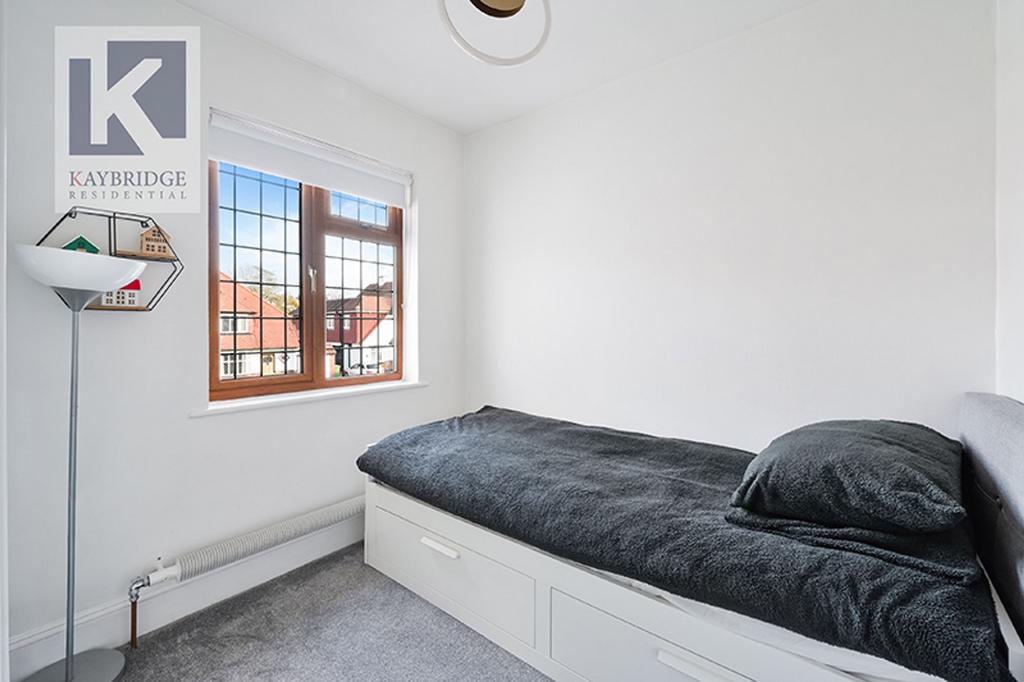 Briarwood Road, KT17 2 LX