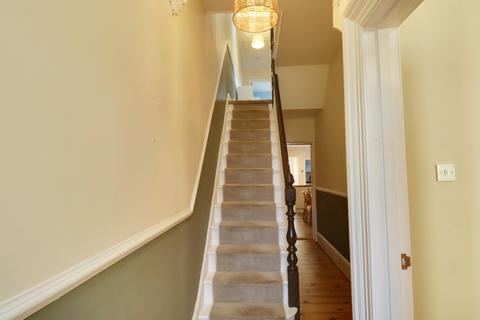 4 bedroom semi-detached house to rent, Park Road, London E15