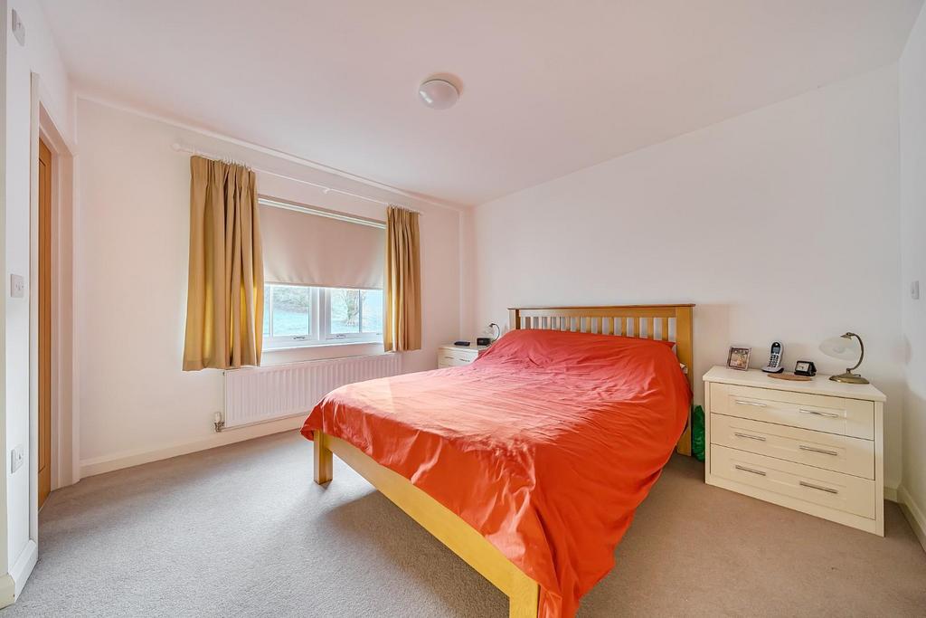 Bed 1.jpg