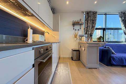 2 bedroom apartment to rent, Medina House, Silbury Boulevard