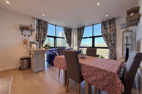 2 bedroom apartment to rent, Medina House, Silbury Boulevard