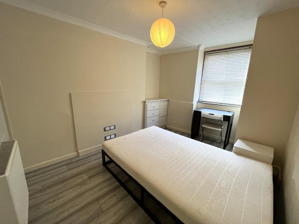 Bedroom 1.JPG