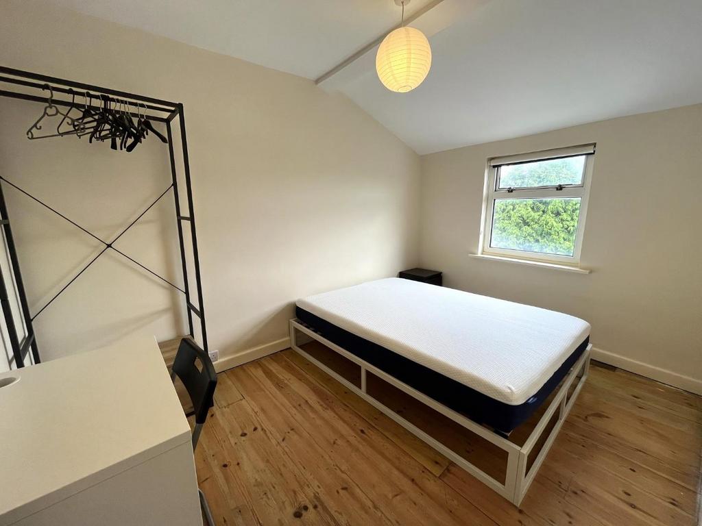 Bedroom 2.JPG