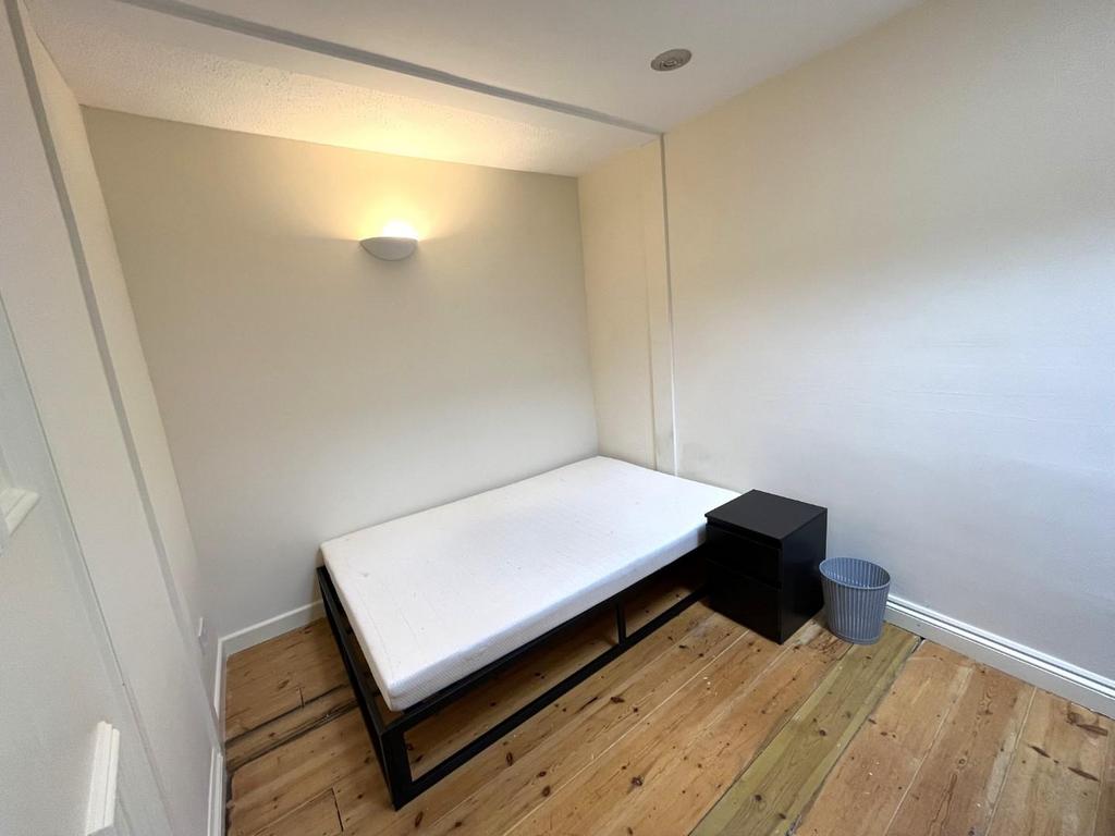 Bedroom 3 2.JPG
