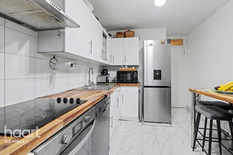 2 bedroom flat for sale, Elgar Avenue, London