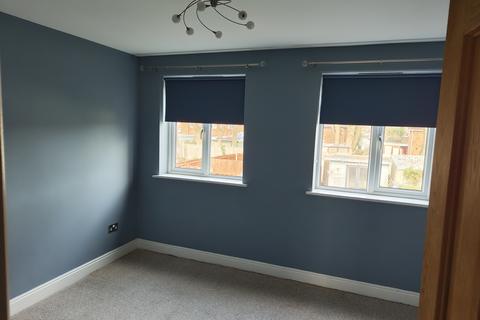 2 bedroom terraced house to rent, Ewell Way, Totton SO40