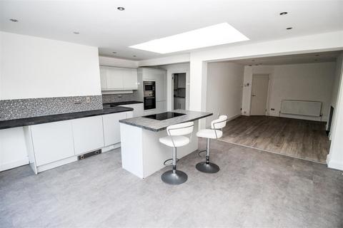undefined, Woodside, Leigh-On-Sea