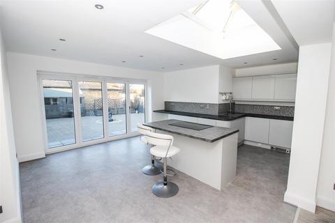 undefined, Woodside, Leigh-On-Sea