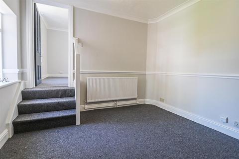 2 bedroom apartment to rent, Avondale Road North, Southport PR9