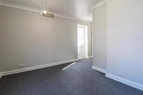 2 bedroom apartment to rent, Avondale Road North, Southport PR9