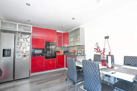 3 bedroom terraced house to rent, Kings Road, London Colney, AL2