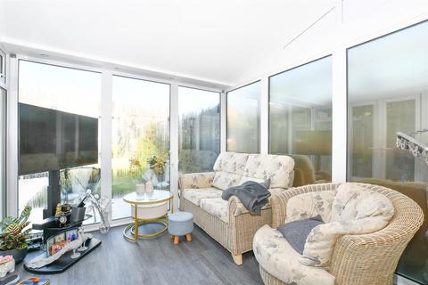 3 bedroom terraced house to rent, Kings Road, London Colney, AL2