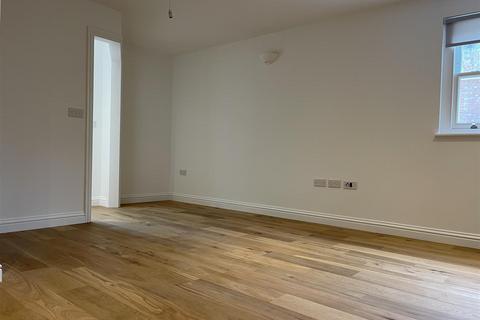 2 bedroom flat to rent, St Johns Place, Canterbury CT1