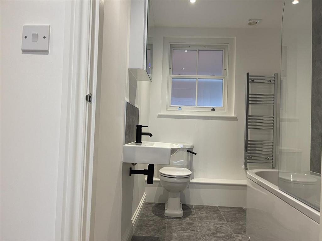 Bathroom 2.jpg