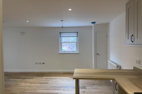 2 bedroom flat to rent, St Johns Place, Canterbury CT1
