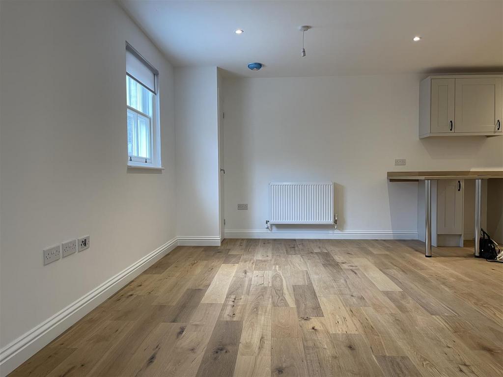 Living room 5.jpg
