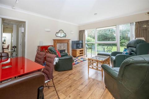 2 bedroom flat to rent, Parkleys, Richmond TW10