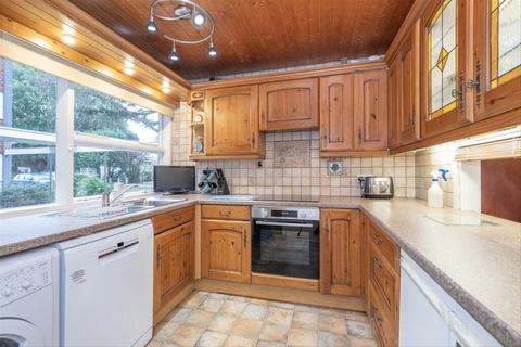 2 bedroom flat to rent, Parkleys, Richmond TW10