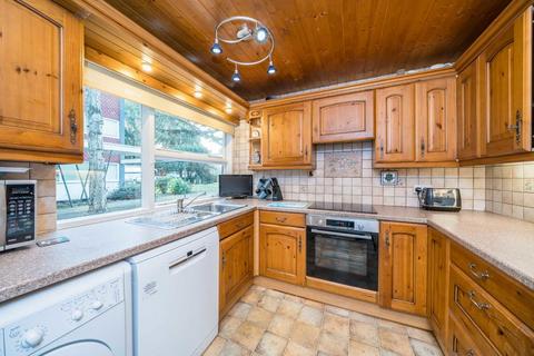 2 bedroom flat to rent, Parkleys, Richmond TW10