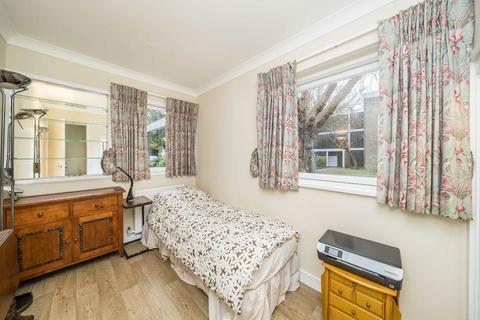 2 bedroom flat to rent, Parkleys, Richmond TW10