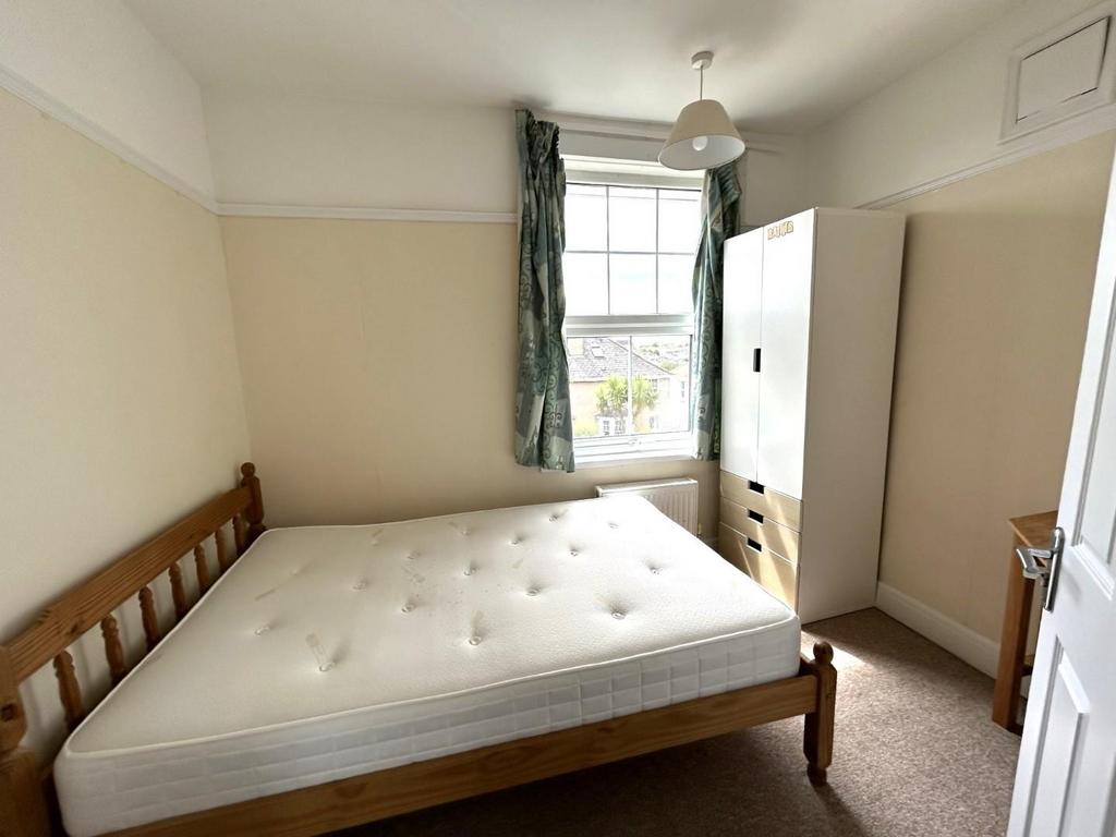 Bedroom 4.jpg
