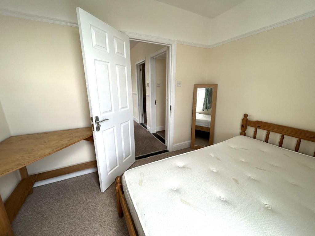 Bedroom 4a.jpg
