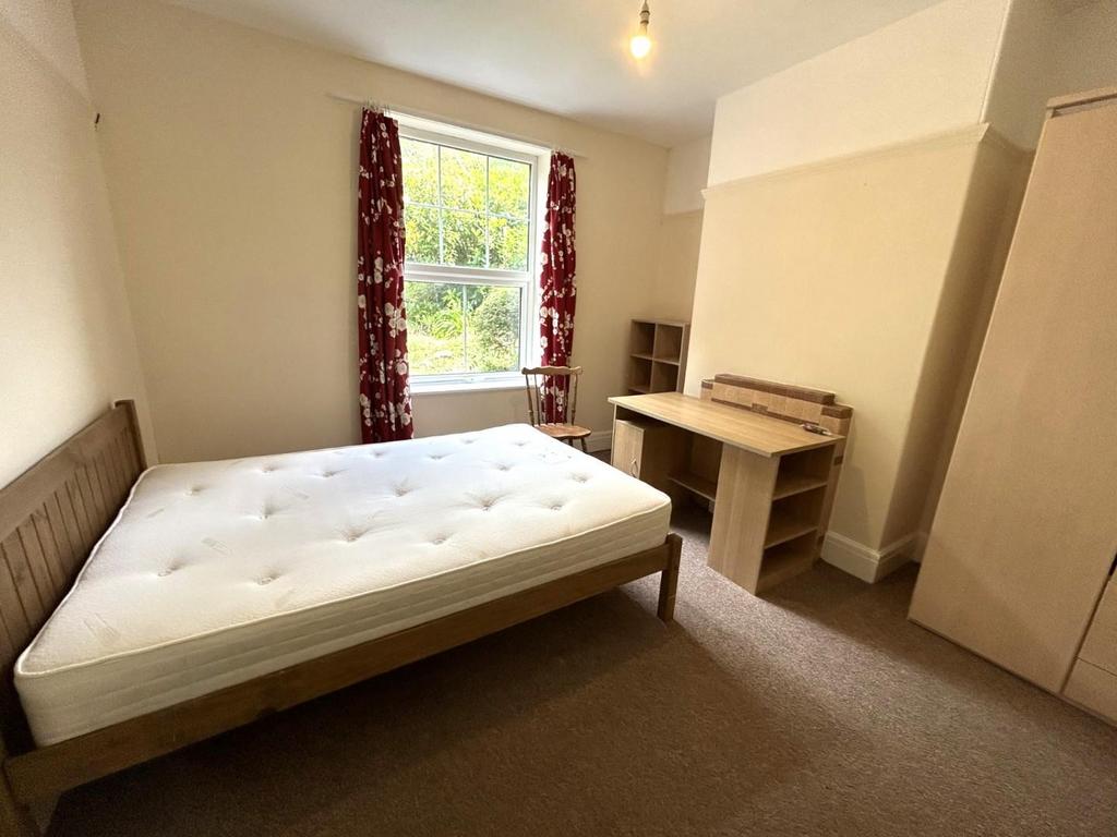 Bedroom 1.jpg