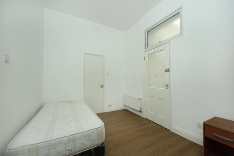 undefined, Uxbridge Road, W3
