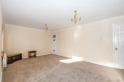 3 bedroom terraced house to rent, Chantry Lane, London Colney, AL2