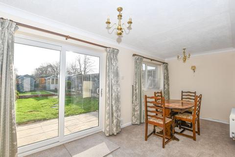 3 bedroom terraced house to rent, Chantry Lane, London Colney, AL2