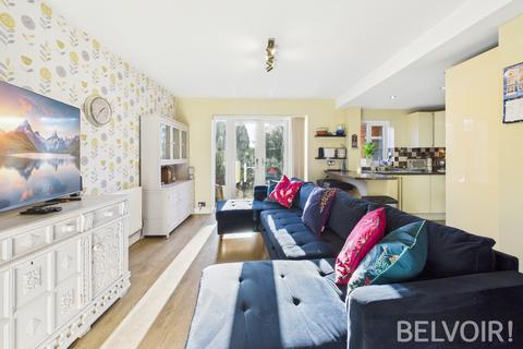 3 bedroom terraced house to rent, York Street, Stone, ST15