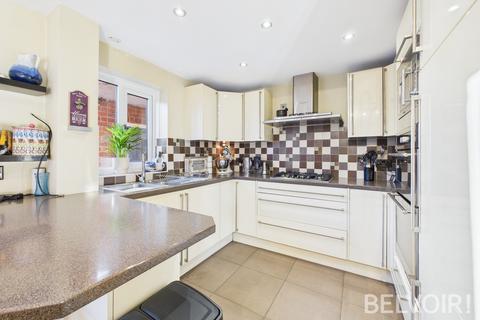 3 bedroom terraced house to rent, York Street, Stone, ST15