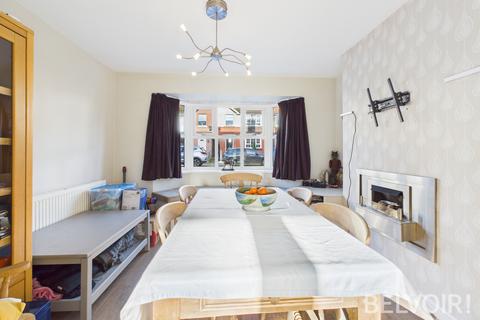 3 bedroom terraced house to rent, York Street, Stone, ST15
