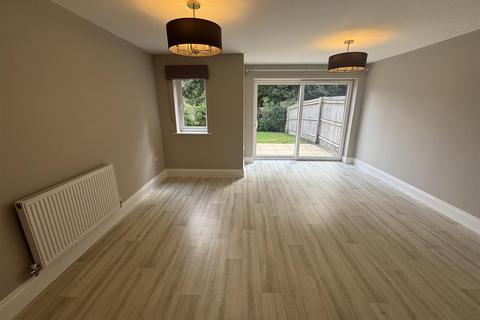 3 bedroom semi-detached house to rent, John Brooks Avenue, Smethwick