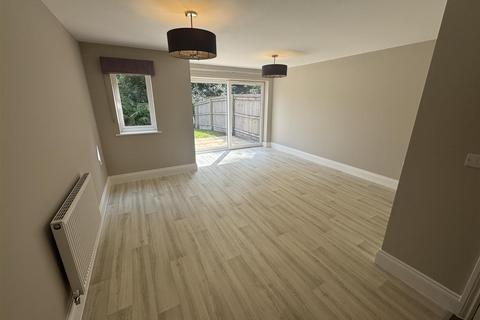 3 bedroom semi-detached house to rent, John Brooks Avenue, Smethwick