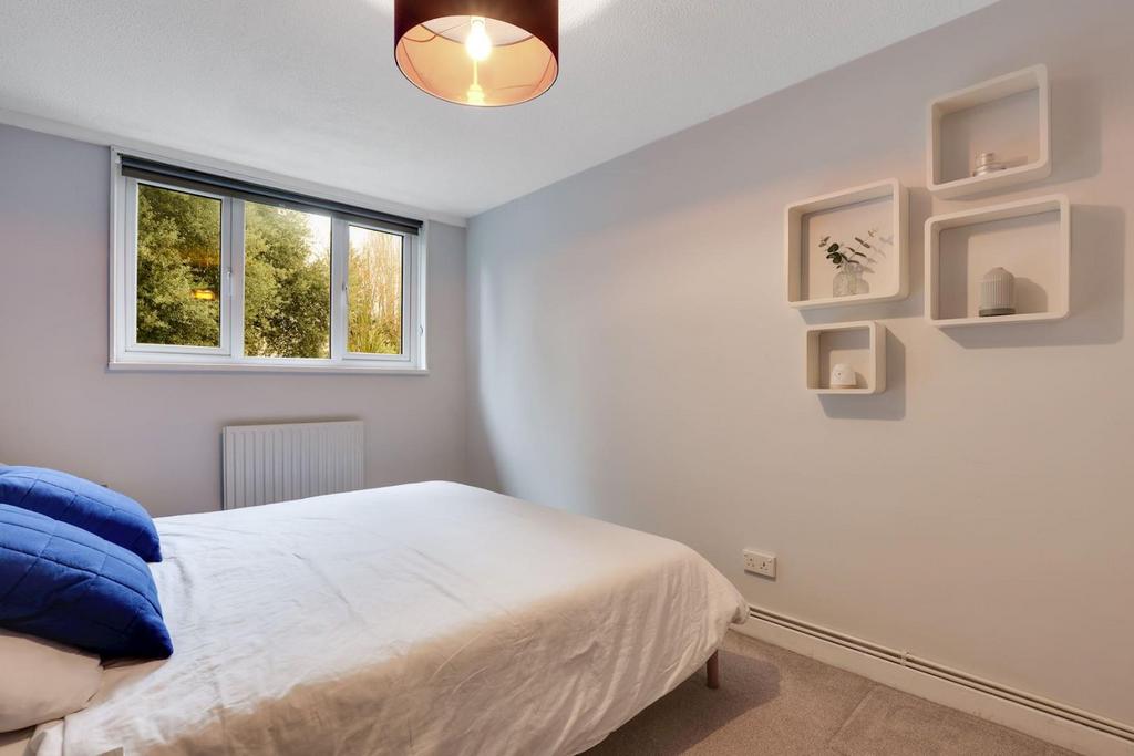 03-1f46 JHPropworld - 6 Colvin Close - 19-medium.jp