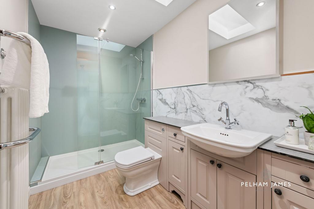 En Suite, Glen Lodge, Greatford