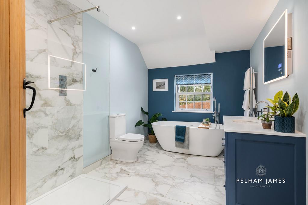 Family Bathroom, Glen Lodge, Greatford