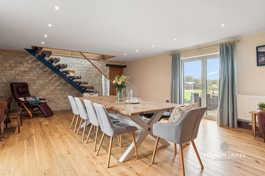 Dining Room, Glen Lodge, Greatford