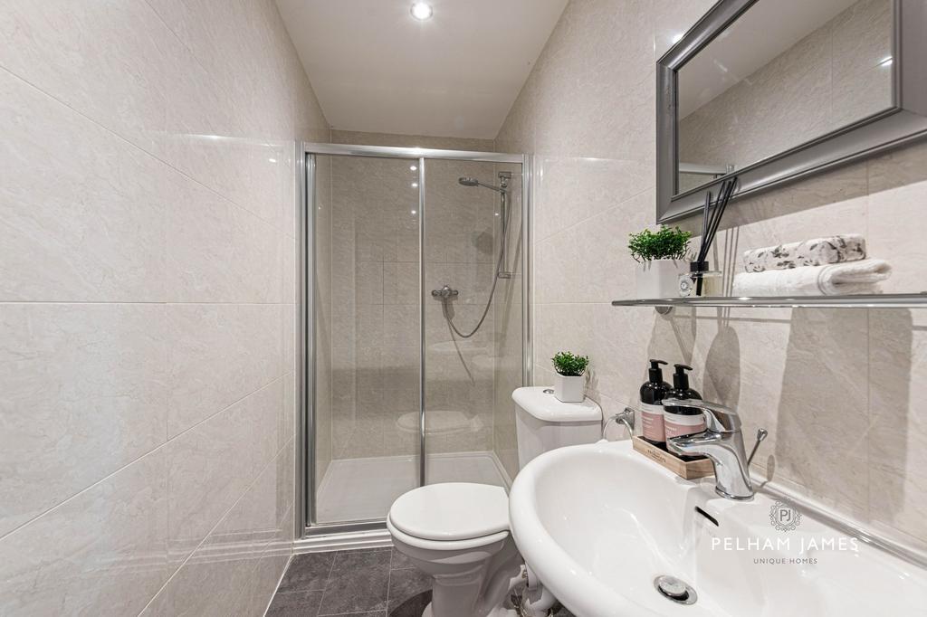Shower Room, Glen Lodge, Greatford