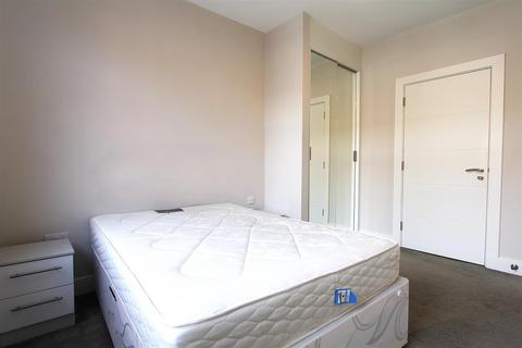 2 bedroom flat to rent, Dawsons Square, Pudsey