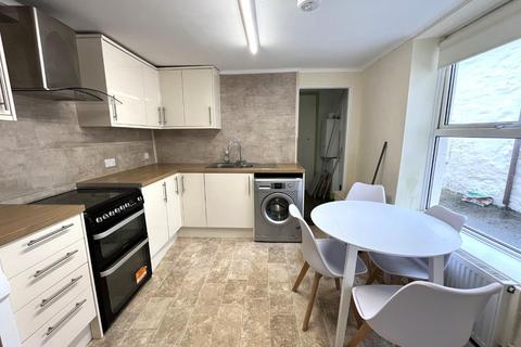 4 bedroom house to rent, Killigrew Street, Falmouth