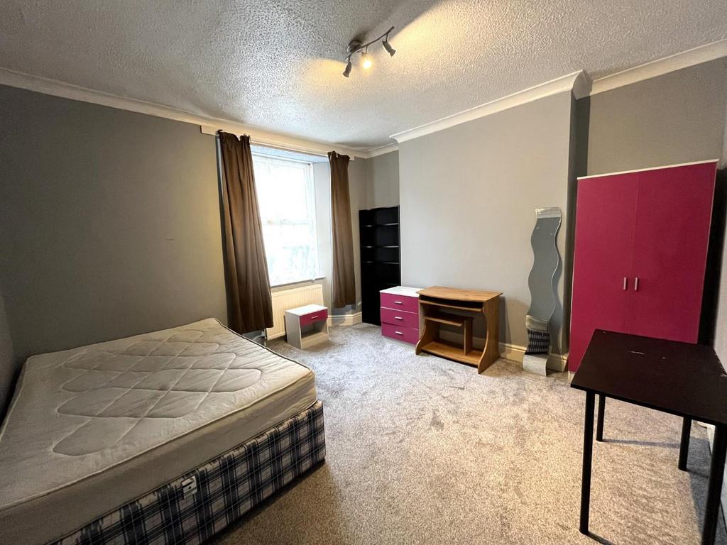 Bedroom 1.JPG