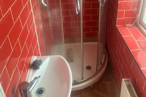 1 bedroom in a house share to rent, Church Lane, London