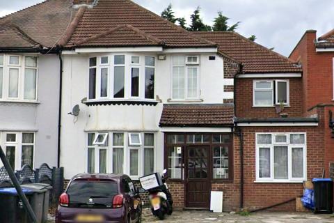 1 bedroom in a house share to rent, Church Lane, London