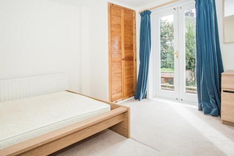 2 bedroom flat to rent, Frithville Gardens, Shepherds Bush, London, W12
