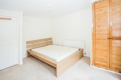 2 bedroom flat to rent, Frithville Gardens, Shepherds Bush, London, W12
